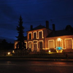 Découvrez la Mairie de Cravant la nuit