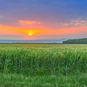 Levé de Soleil sur Cravant au dessus des nuages